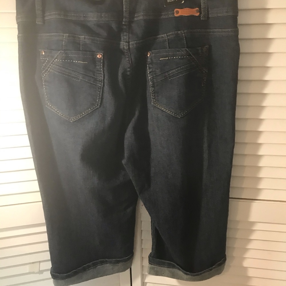 Jean Capri - Picture 3 of 3
